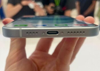 iPhone 15 có thể quá nhiệt khi sạc bằng cáp Android, Apple Store đưa ra cảnh báo