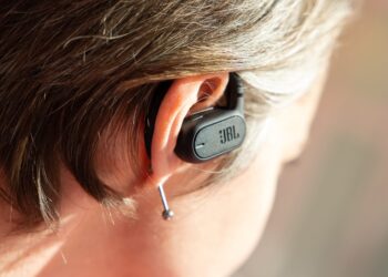 JBL Soundgear Sense ra mắt: Tai nghe thể thao truyền âm qua không khí, giá 3.9 triệu đồng